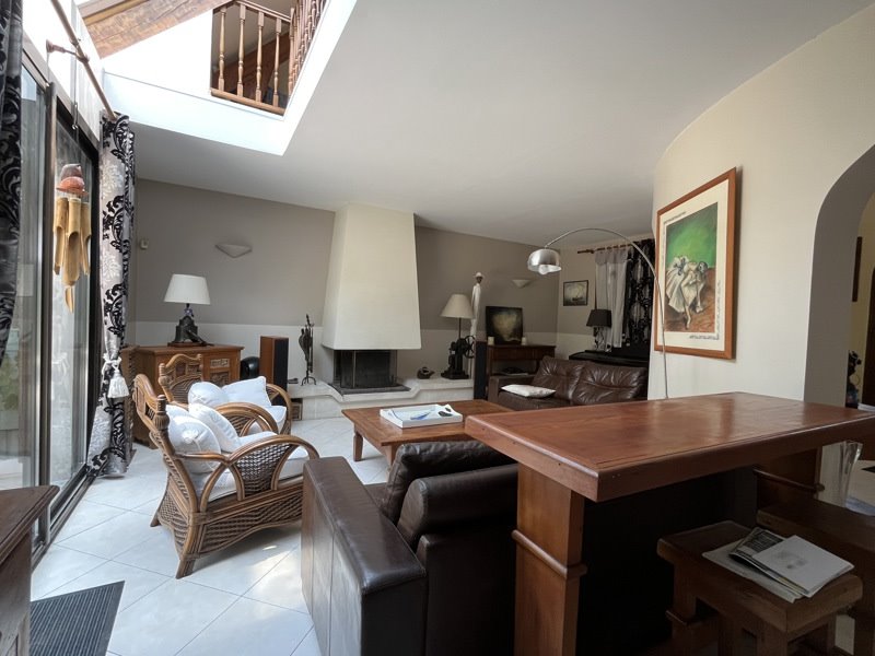 Vente Maison MERY SUR OISE - 9 pièces -213 m² - (95540)