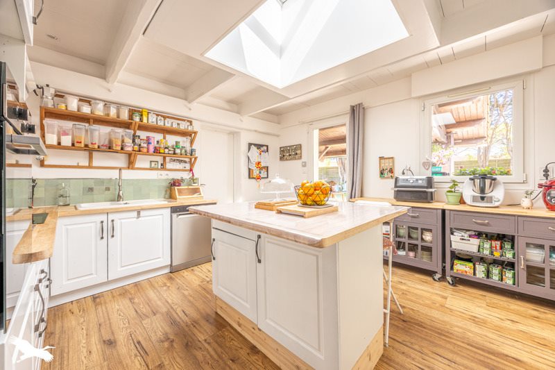 Vente Maison ST SAUVEUR D AUNIS - 10 pièces -350 m² - (17540)