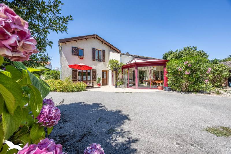 Vente Maison AIGREFEUILLE D AUNIS - 7 pièces -200 m² - (17290)