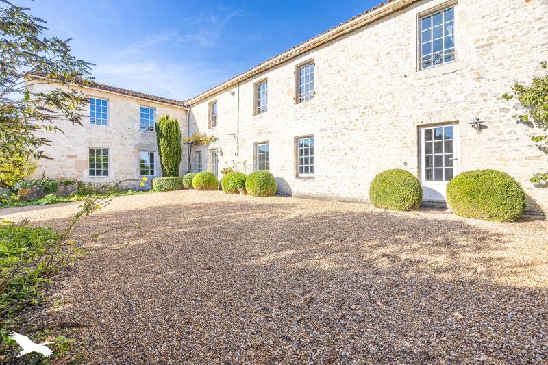 Vente Maison LANDRAIS - 10 pièces -305 m² - (17290)