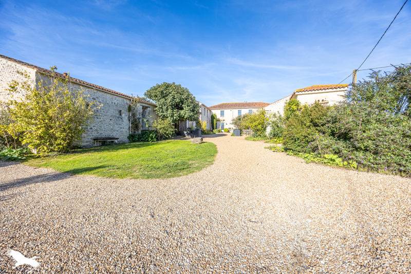 Vente Maison LANDRAIS - 10 pièces -305 m² - (17290)