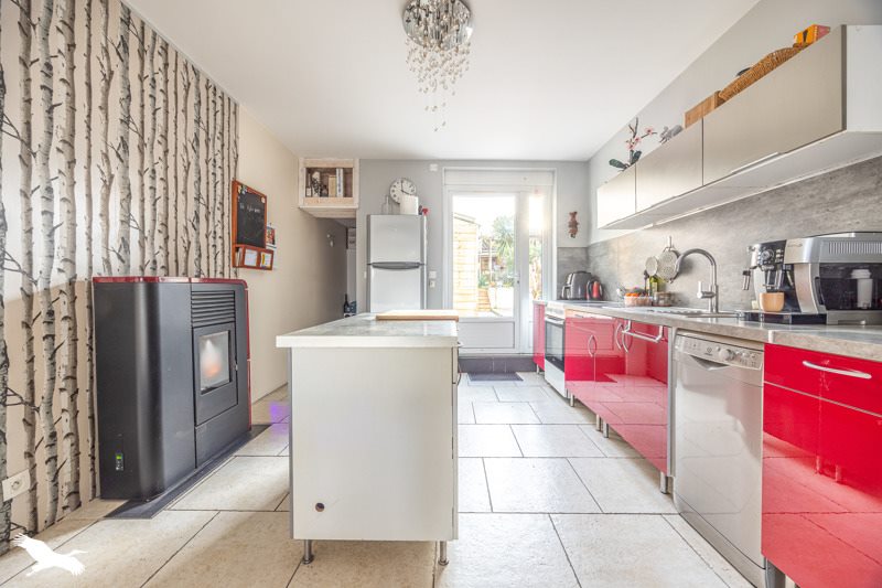 Vente Maison CROIX CHAPEAU - 4 pièces -92 m² - (17220)