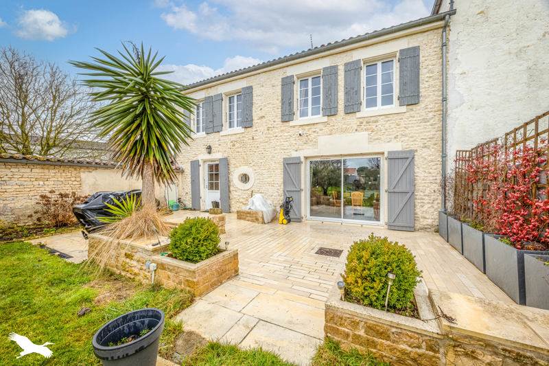 Vente Maison ST CHRISTOPHE - 4 pièces -165 m² - (17220)