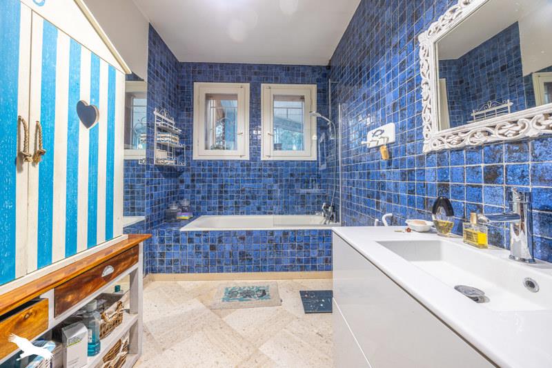 Vente Maison AIGREFEUILLE D AUNIS - 7 pièces -210 m² - (17290)