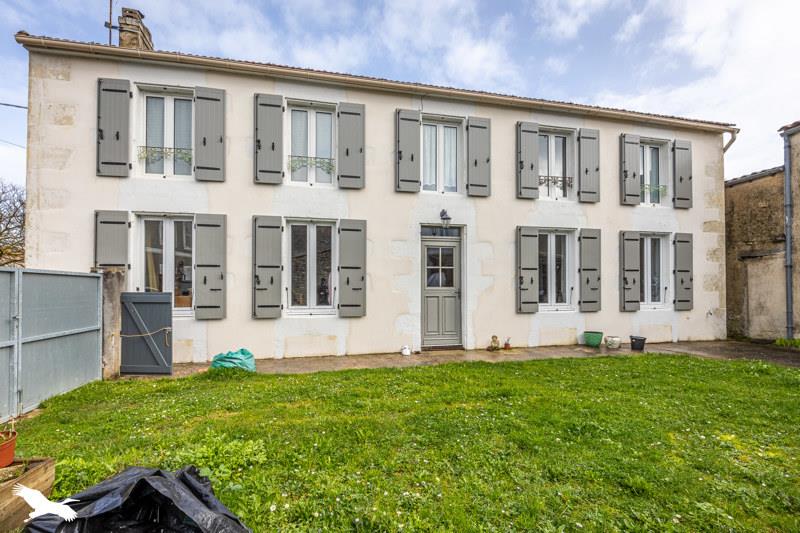 Vente Maison CIRE D AUNIS - 7 pièces -169 m² - (17290)