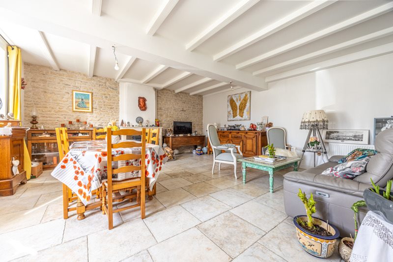 Vente Maison CIRE D AUNIS - 7 pièces -169 m² - (17290)
