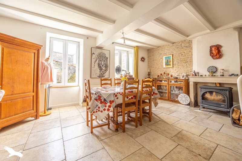 Vente Maison CIRE D AUNIS - 7 pièces -169 m² - (17290)