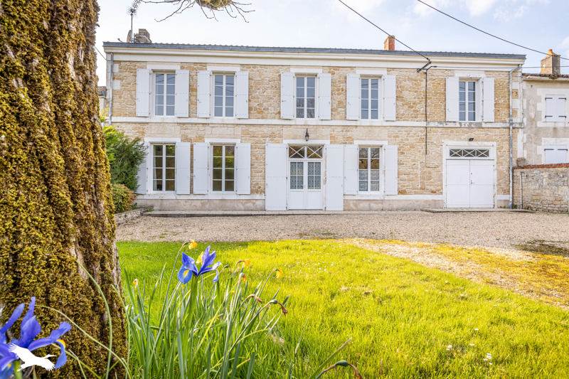 Vente Maison ARDILLIERES - 5 pièces -195 m² - (17290)