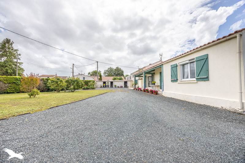 Vente Maison FORGES - 7 pièces -167 m² - (17290)