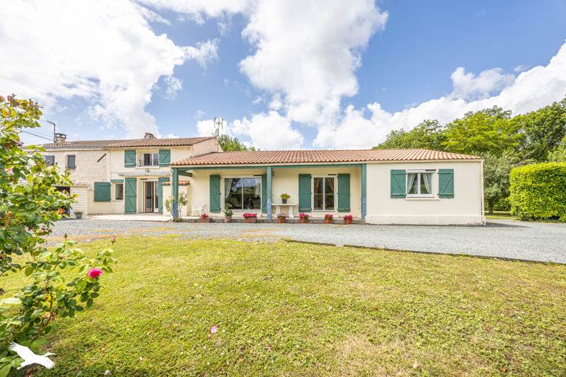 Vente Maison FORGES - 7 pièces -167 m² - (17290)