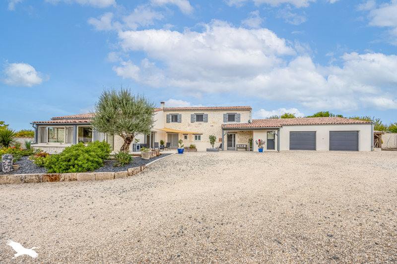 Vente Maison Ciré-d'Aunis - 6 pièces -196 m² - (17290)