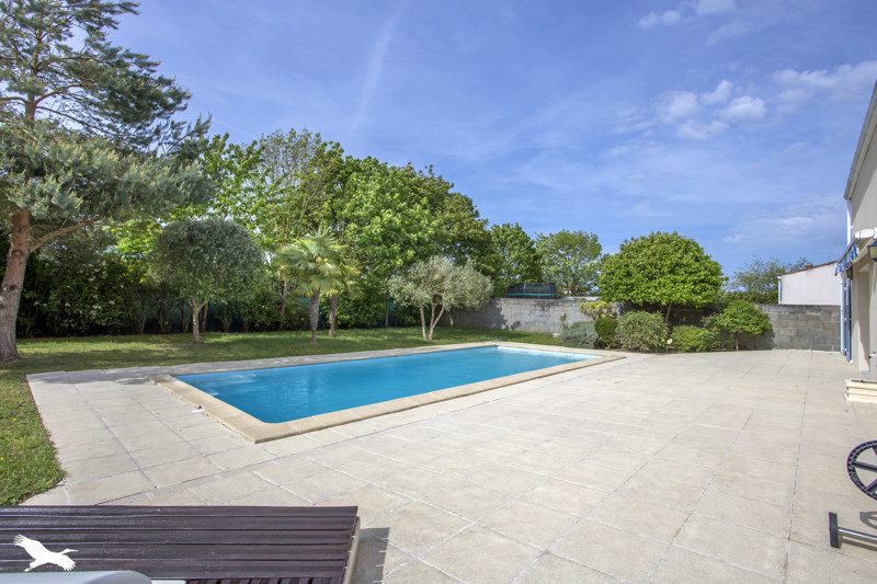Vente Maison LONGEVES - 5 pièces -180 m² - (17230)