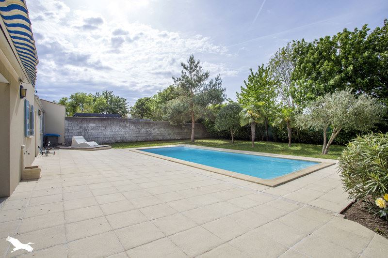 Vente Maison LONGEVES - 5 pièces -180 m² - (17230)