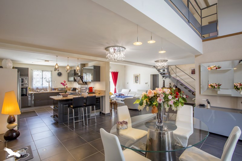 Vente Maison LONGEVES - 5 pièces -180 m² - (17230)