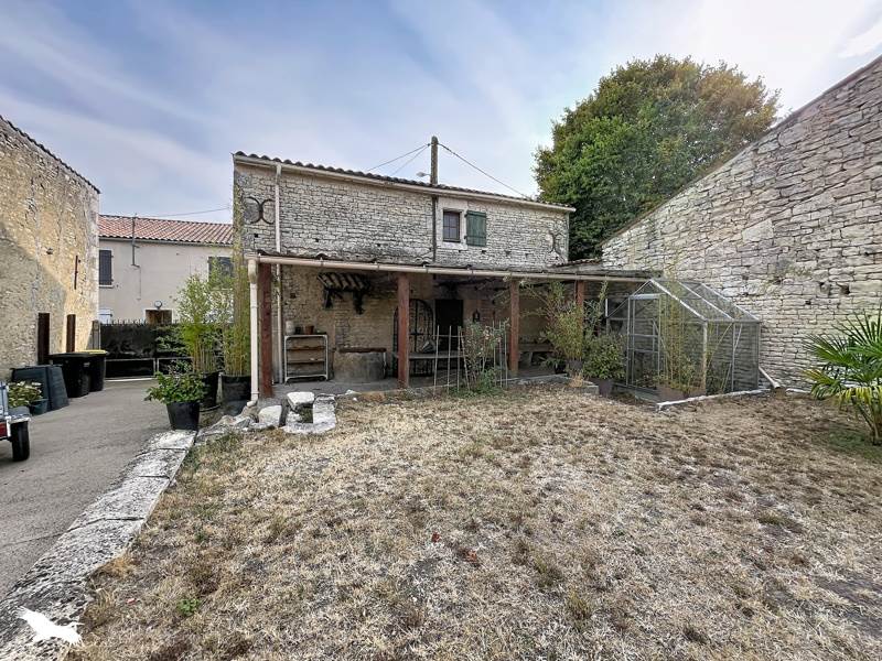 Vente Maison ST JEAN DE LIVERSAY - 5 pièces -185 m² - (17170)
