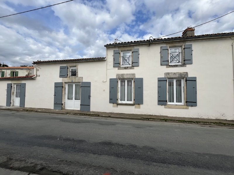 Vente Maison ST JEAN DE LIVERSAY - 6 pièces -170 m² - (17170)