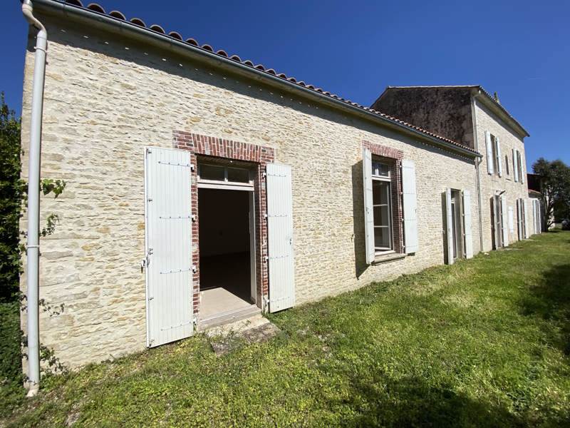 Vente Maison STE RADEGONDE DES NOYERS - 10 pièces -285 m² - (85450)