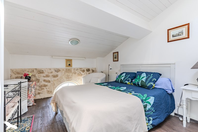 Vente Maison ST JEAN DE BLAIGNAC - 5 pièces -140 m² - (33420)