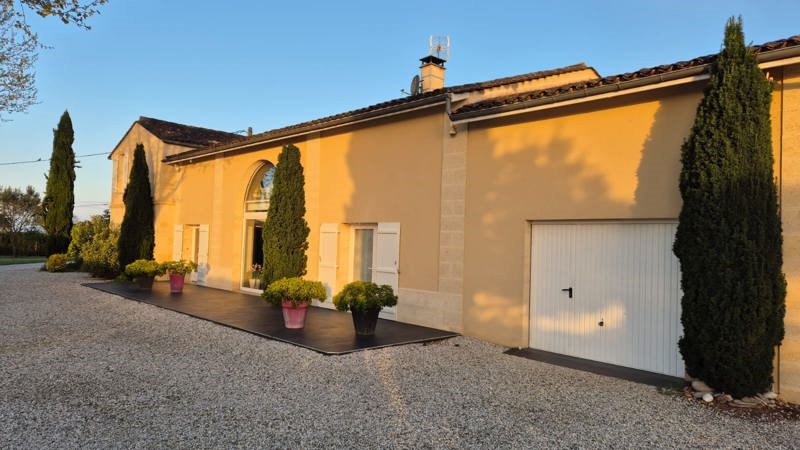 Vente Maison VIGNONET - 8 pièces -258 m² - (33330)