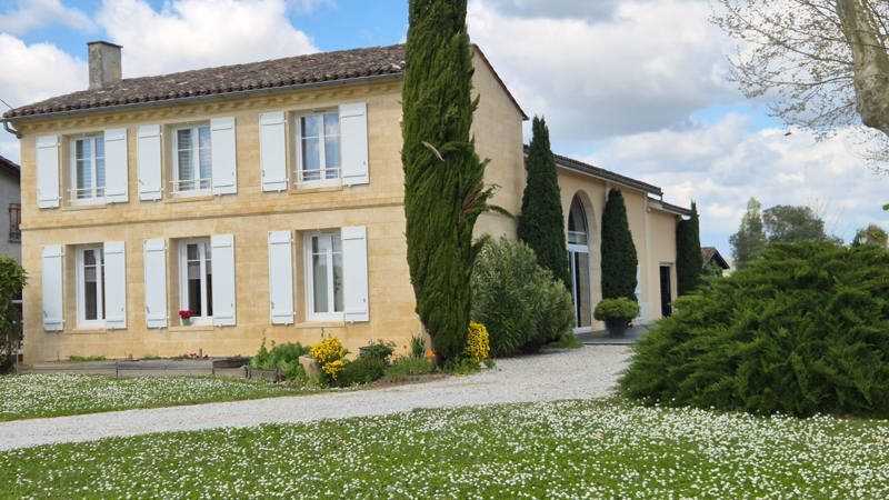 Vente Maison VIGNONET - 8 pièces -258 m² - (33330)