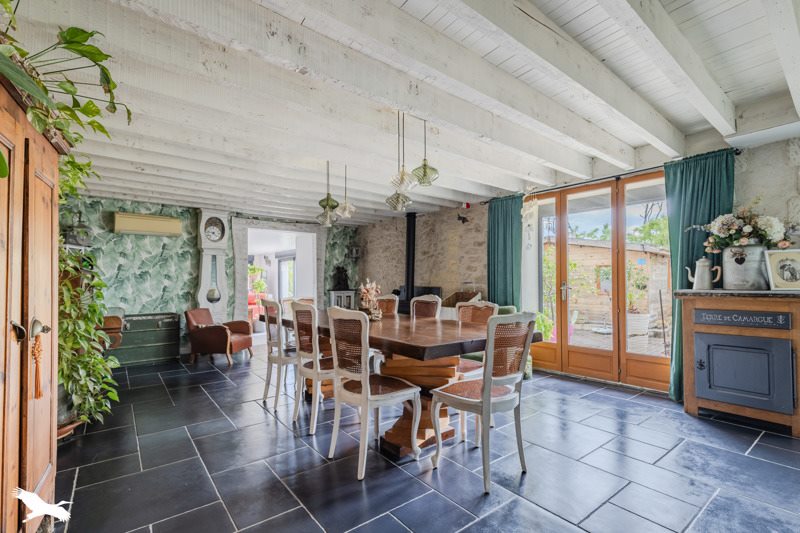 Vente Maison ST VINCENT DE PERTIGNAS - 7 pièces -184 m² - (33420)