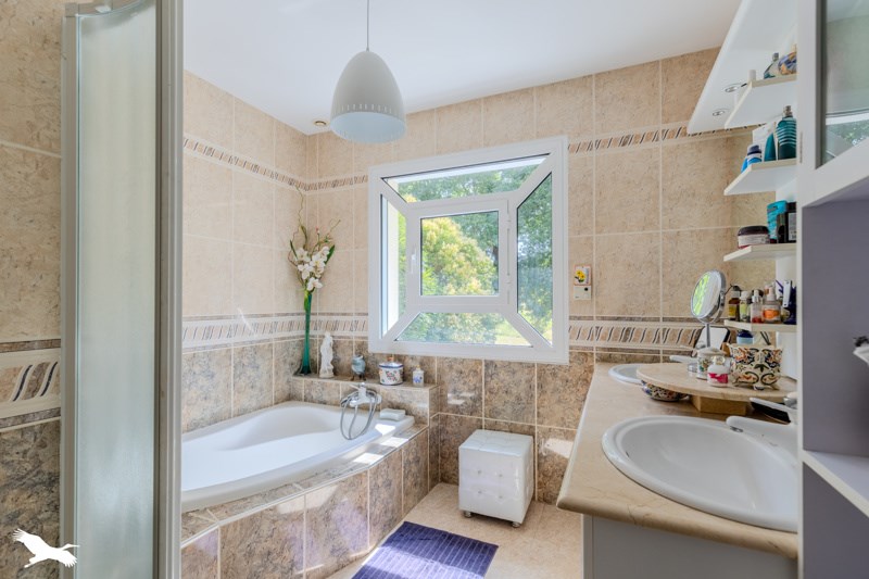 Vente Maison Guillac - 5 pièces -163 m² - (33420)