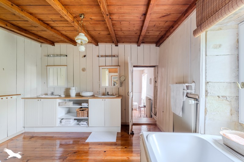 Vente Maison ROMAGNE - 7 pièces -236 m² - (33760)