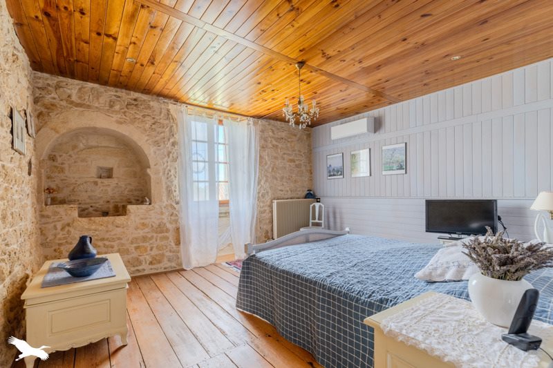 Vente Maison ROMAGNE - 7 pièces -236 m² - (33760)