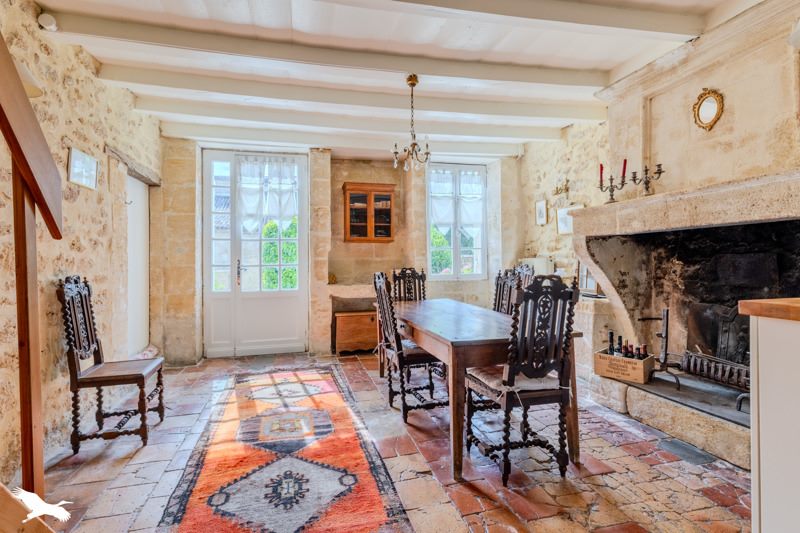Vente Maison ROMAGNE - 7 pièces -236 m² - (33760)