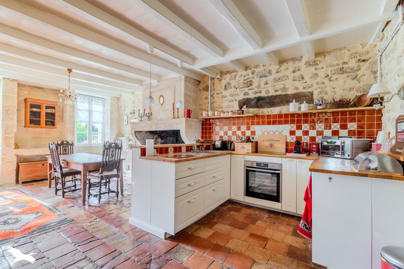 Vente Maison ROMAGNE - 7 pièces -236 m² - (33760)