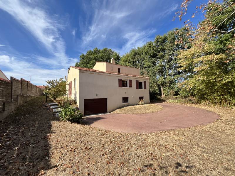 Vente Maison La Roche-sur-Yon - 5 pièces -139 m² - (85000)