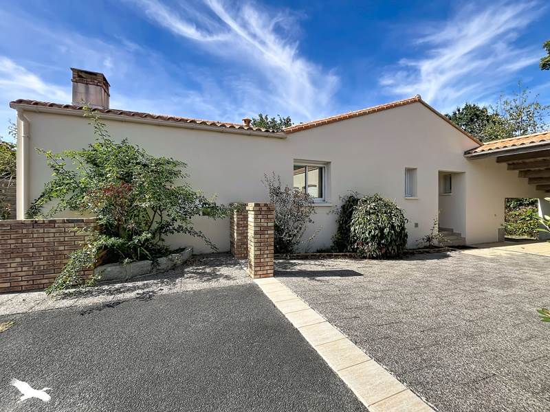 Vente Maison La Roche-sur-Yon - 6 pièces -175 m² - (85000)