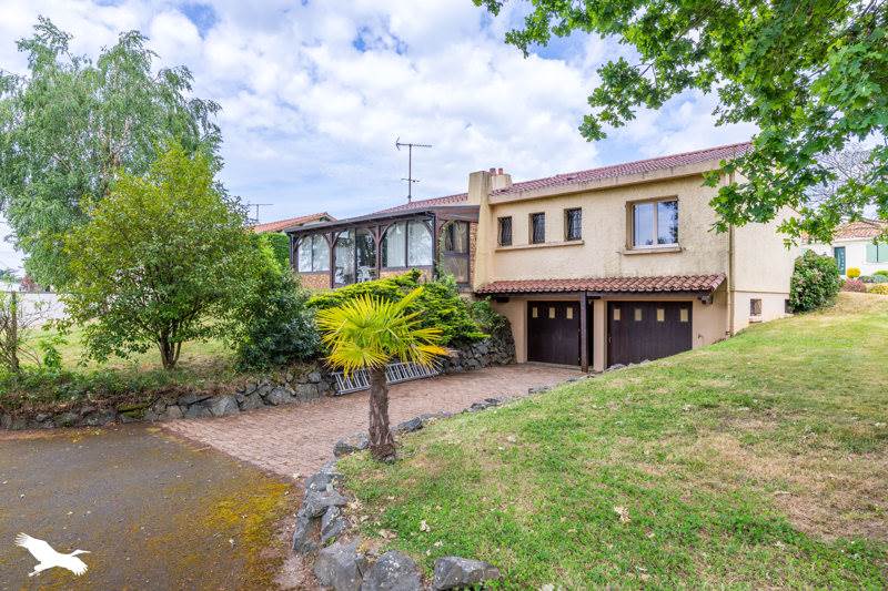 Vente Maison DOMPIERRE SUR YON - 4 pièces -104 m² - (85170)