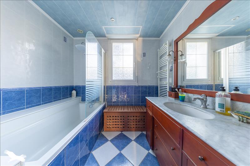 Vente Maison DOMPIERRE SUR YON - 7 pièces -153 m² - (85170)