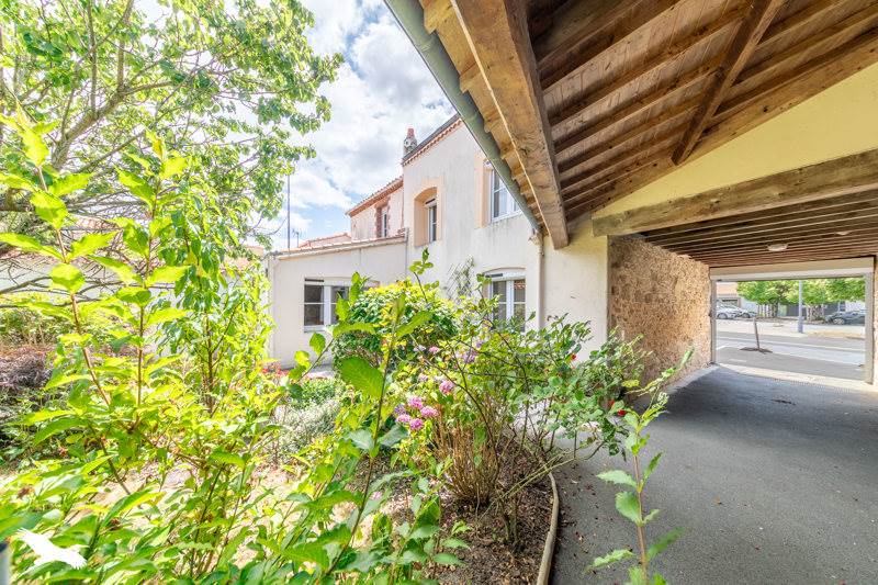 Vente Maison LE POIRE SUR VIE - 6 pièces -170 m² - (85170)