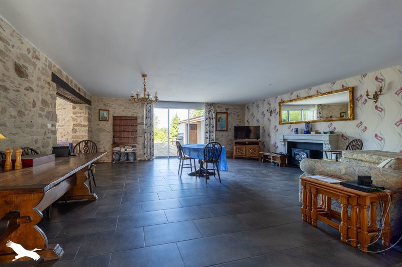 Vente Grange LE POIRE SUR VIE - 7 pièces -236 m² - (85170)