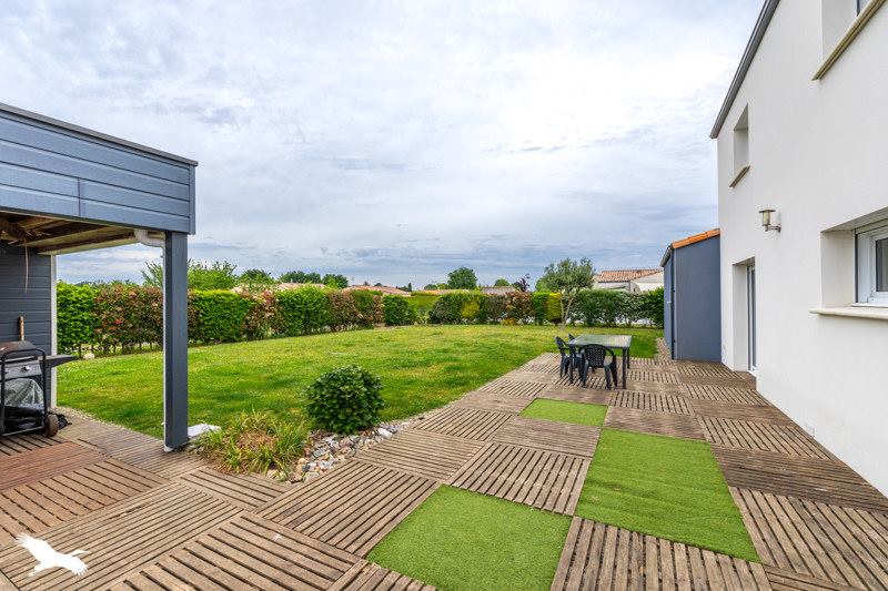 Vente Maison ROCHESERVIERE - 6 pièces -165 m² - (85620)
