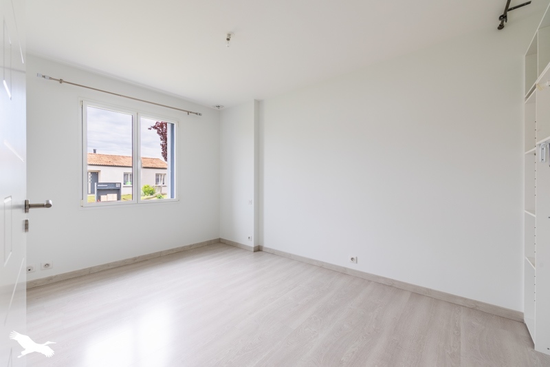 Vente Maison ROCHESERVIERE - 6 pièces -165 m² - (85620)