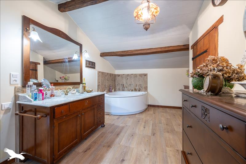 Vente Maison LES LUCS SUR BOULOGNE - 6 pièces -195 m² - (85170)
