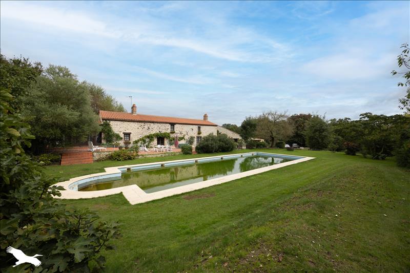 Vente Maison LES LUCS SUR BOULOGNE - 6 pièces -195 m² - (85170)