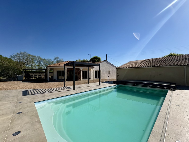 Vente Maison AUBIGNY LES CLOUZEAUX - 5 pièces -140 m² - (85430)
