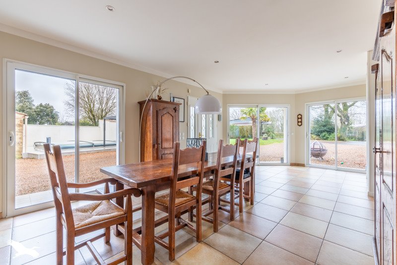 Vente Maison AUBIGNY LES CLOUZEAUX - 5 pièces -140 m² - (85430)
