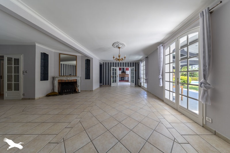 Vente Maison AUBIGNY LES CLOUZEAUX - 10 pièces -285 m² - (85430)