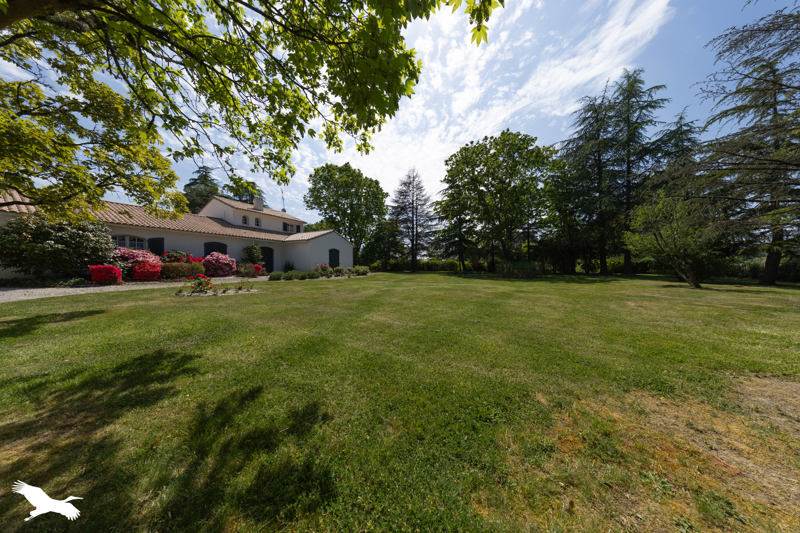 Vente Maison AUBIGNY LES CLOUZEAUX - 10 pièces -285 m² - (85430)