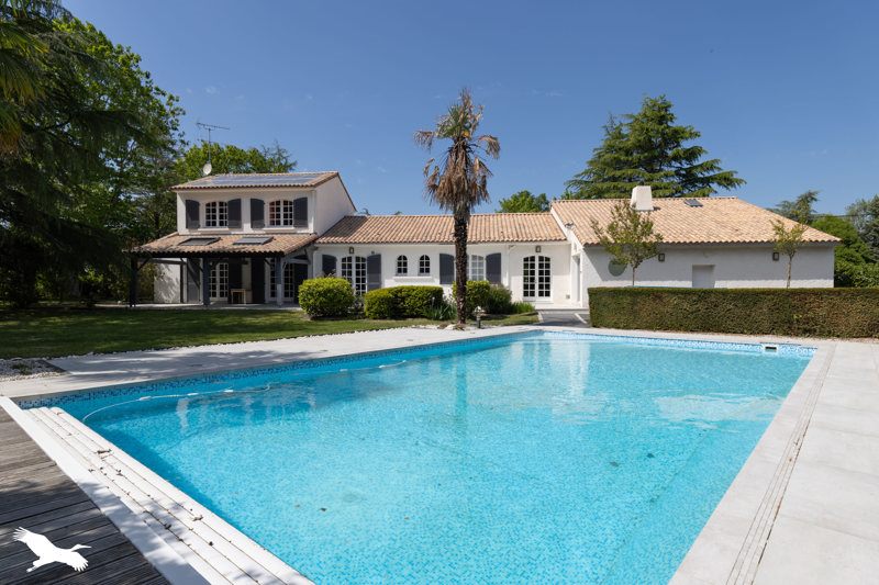 Vente Maison AUBIGNY LES CLOUZEAUX - 10 pièces -285 m² - (85430)