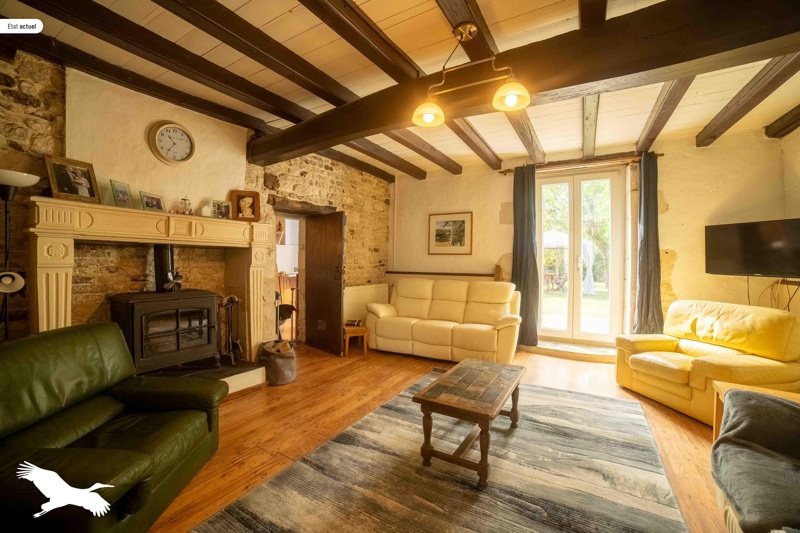 Vente Maison LES VELLUIRE SUR VENDEE - 8 pièces -310 m² - (85770)