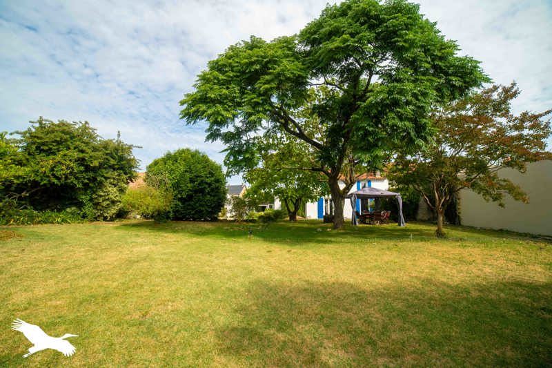 Vente Maison LES VELLUIRE SUR VENDEE - 8 pièces -310 m² - (85770)