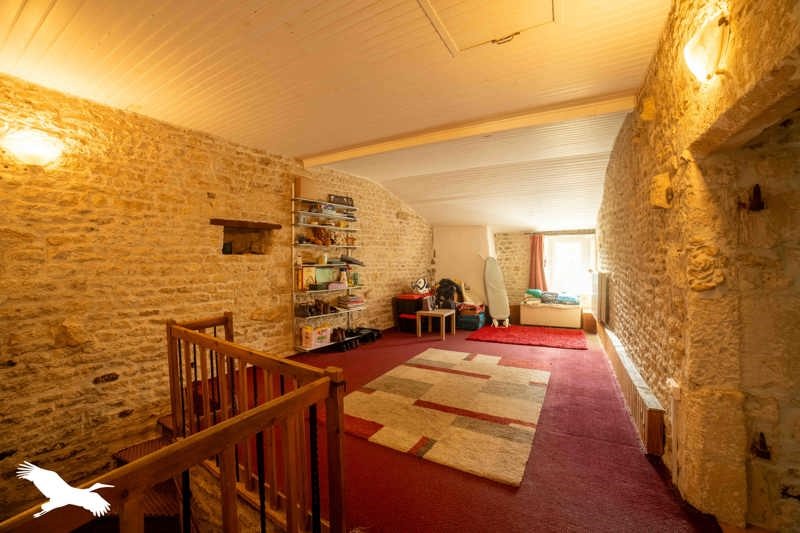 Vente Maison LES VELLUIRE SUR VENDEE - 8 pièces -310 m² - (85770)