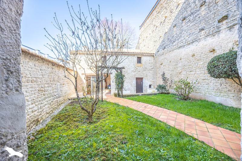 Vente Maison FONTENAY LE COMTE - 7 pièces -150 m² - (85200)