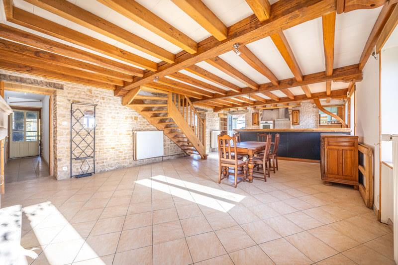 Vente Maison XANTON CHASSENON - 10 pièces -266 m² - (85240)